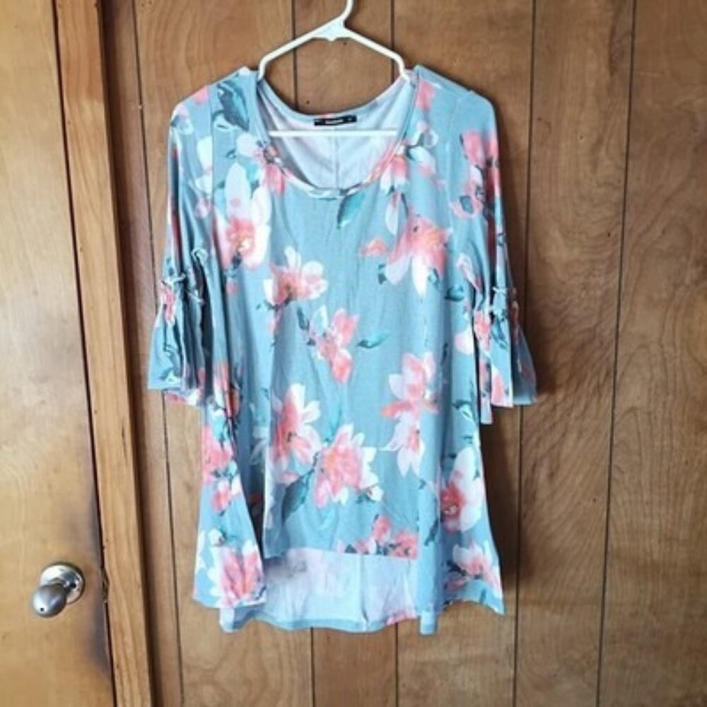 Annabelle Floral Hi Low Top Size Small Blue Pink Poly Rayon Blouse